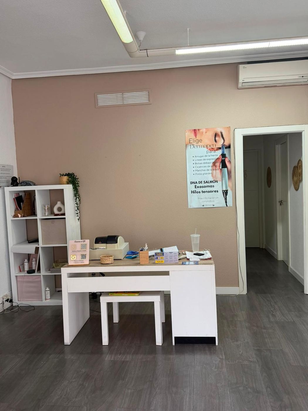 Recepción y mostrador del Centro de Estética Milenium
